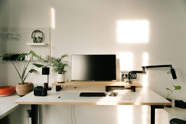 Tips for Creating a Minimalist Home Office to Boost Productivity