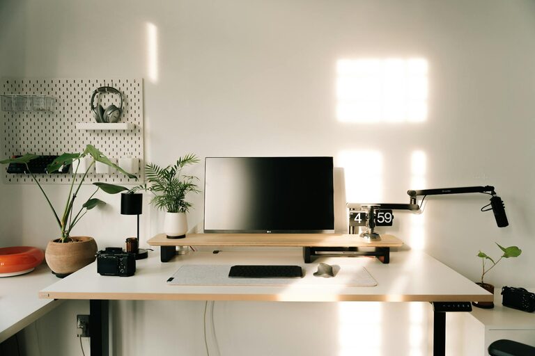 Tips for Creating a Minimalist Home Office to Boost Productivity